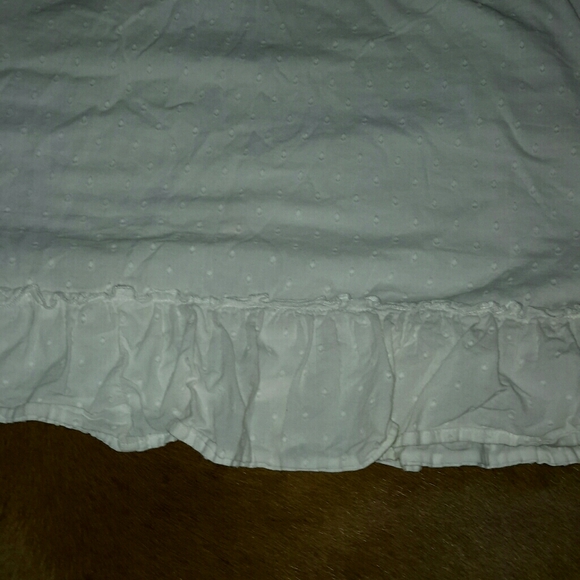 A white dress with For Colored beaded necklace - Picture 3 of 7